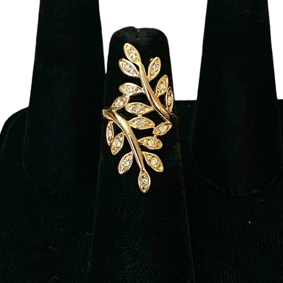 Jewelry - Gold Leaf Vine Ring with Sparkling Stone Accents * New *